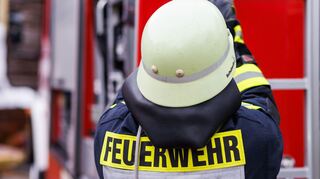 Die Brandursache und die Schadenshöhe waren laut Polizeiangaben zunächst unklar.