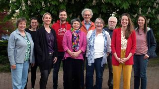 Der Verein „Welcome to Bensheim“ rund um seine Vorsitzende Christina Imhoff-Schoenherr (3.v.l.) hat sich neu aufgestellt. Hintergrund ist die wachsende Anzahl von geflüchteten Menschen in Bensheim.