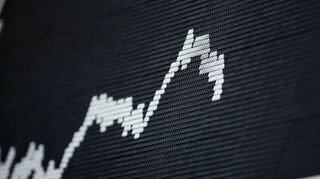 An der Börse geht es auf und ab - doch auf lange Sicht sind Gewinne wahrscheinlicher als Verluste.