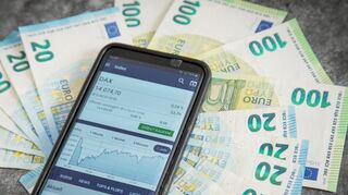Geduld schlägt Eile: Häufiges Umschichten führt bei Börseninvestitionen oft zu Verlusten.