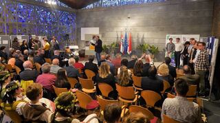 In der Kapelle im Haus am Maiberg wurden die Ergebnisse eines Jugendworkshops zum Thema Europa anlässlich des Europatages präsentiert.