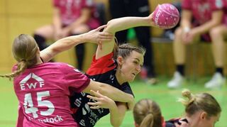 Im Hinspiel in Bad Wildungen taten sich die Flames (am Ball Alicia Soffel) beim 29:29 sehr schwer.