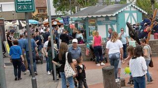 Viel los war beim Frühlingsmarkt in der Einhäuser Ortsmitte. Die Bilanz der Veranstalter fällt daher auch überaus positiv aus.