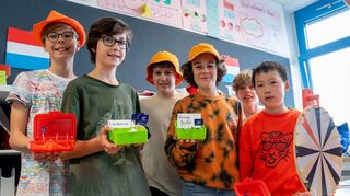 Bei der „Interrail-Tour“ durch ganz Europa stellten die fünften und sechsten Klassen des Goethe-Gymnasiums verschiedene Länder vor. Die Klasse 6f präsentierte die Niederlande – und servierte Käsewürfel von Gouda, Edamer und Co.