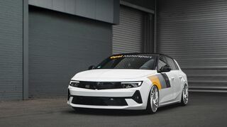 mid Groß-Gerau - Der elektrifizierte Astra-Fünftürer im XS Carnight-Design.