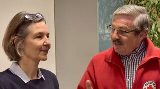 Stephan Thomas, Leiter der Gruppe Betreuung beim Lorscher DRK und Christina Adler-Schäfer informierten die Zuhörer.