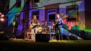 Stimmungsvolles Ambiente: Der Innenhof zwischen Hospitalkirche und altem Hospital wurde von der Band Stir It Up bespielt.