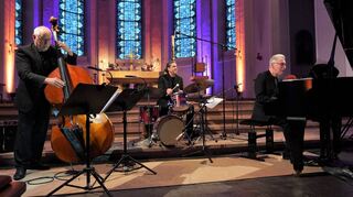 Das Helmut-Lörscher-Trio begeisterte in St. Georg mit anspruchsvollem Kammermusik-Jazz.