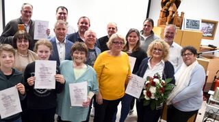 Im Rahmen der Hauptversammlung der Heimatvereinigung Oald Bensem wurden zahlreiche Mitglieder geehrt. Bei den Vorstandswahlen wurde Heinz Walter (l.) zum Vorsitzenden wiedergewählt.