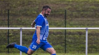 Gefährlicher Freistoßschütze: FVB-Spielertrainer Torsten Schnitzer trug mit zwei Toren zum Bibliser 4:2-Sieg über Unter-Flockenbach II bei.