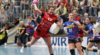 Die Flames hatten beim Auswärtsspiel in Blomberg auch starke Phasen (hier kommt Lisa Friedberger frei zum Wurf), letztlich führten aber zu viele Fehler zur vermeidbaren Niederlage.