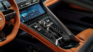 mid Groß-Gerau - Das maßgeschneiderte Infotainment-System der nächsten Generation und das Surround-Sound-System des neuen Audio-Partners Bowers & Wilkins sorgen für zahlreiche Möglichkeiten und Unterhaltung.