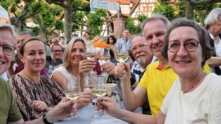 Gute Laune garantiert: Die Besucher des Zwingenberger Weinfests konnten über das Pfingstwochenende ein paar unterhaltsame Stunden im Herzen der Stadt verbringen.