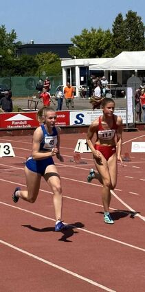 Glänzende Zeiten brachten Pia Pätzel (li.) von der LG Bensheim bei der Kurpfalz Gala auf den dritten Platz über 100 Meter der U20.