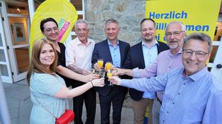 Der Sommerempfang der FDP Zwingenberg war gleichzeitig Wahlkampfauftakt für die bevorstehende Landtagswahl. Unser Bild zeigt (v.l.): Carolin Ommer, Ole Wilkening,