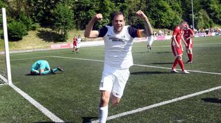 Der Bann ist gebrochen: Julian Beilstein bejubelt nach einer guten Stunde seinen 1:0-Führungstreffer für die SG Reichenbach im Heimspiel gegen den SV Winterkasten.