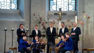 Festliches Finale: Zum Abschluss der 75. Konzertsaison der Kunstfreunde Bensheim traten das Vokalensemble amarcord und das Schumann Quartett gemeinsam in der Stadtkirche Sankt Georg auf.