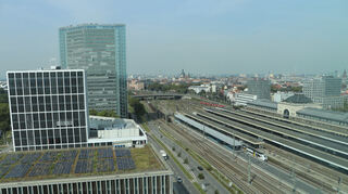 Blick auf den Victoria-Turm und den Mannheimer Hauptbahnhof.