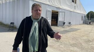 Jeden zweiten Tag in der Zeltstadt: Kreisbeigeordneter Matthias Schimpf.