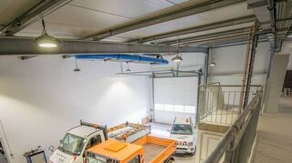 Für die Fahrzeuge wurde eine neue Halle gebaut, die besonders im Winter viele Vorteil hat.