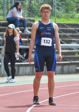 Keno Lemke (hier bei der Vorbereitung zum 100-Meter-Sprint) holte Hessen-Silber im Kugelstoßen.