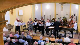 Viele Besucher kamen zum Benefizkonzert in der Michaelsgemeinde, bei dem der schwedische Dirigent Ola Rudner als Ensembleleiter fungierte.