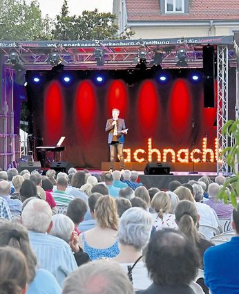 Die Premiere der Heppenheimer Lachnacht im vergangenen Sommer mit Moderator Frederic Hormuth im Sparkassengarten war ein Erfolg.