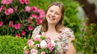 Charlotte Maschik wird am Donnerstag bei der Eröffnung des Bürgerfests zur neuen Bensheimer Blütenkönigin gekürt. Sie erhält die Krone von ihrer Vorgängerin und Cousine Gina Steinbrenner.