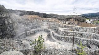 Die geplante Erweiterung des Steinbruchs der Firma Röhrig in Sonderbach (Bild) sorgt besonders auf der Juhöhe für Skepsis. Gestern hat ein Erörterungstermin des Regierungspräsidiums Darmstadt dazu begonnen.