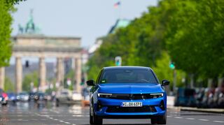 mid Berlin - Jetzt zu bestellen und gegebenenfalls zu finanzieren: Der Preis für den neuen Opel Astra Electric beträgt 45.060 Euro, er ist auch ab 399 Euro monatlicher Leasingrate erhältlich.