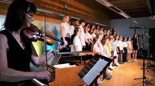 Beim AKG-Sommerkonzert standen insgesamt sieben Ensembles – vier Chöre, zwei Orchester und die Big Band – auf der Bühne und zeigten ihr Können.