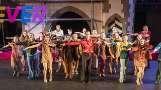 Das Musical „Saturday Night Fever“ ist in Jagsthausen zu erleben.