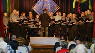 An bessere Zeiten erinnert dieses Foto vom Konzert des MGV „Eintracht“ Reichenbach mit Einblicken in das bewegte Leben des Hans Schieme im voll besetzten Saal der „Traube“ im Jahre 2015.