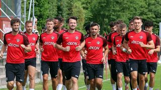 Sie laufen wieder: Der bayerische Fußball-Regionalligist FC Würzburger Kickers ist am Mittwoch in die Vorbereitung auf die neue Saison eingestiegen – noch ohne Neuzugänge.