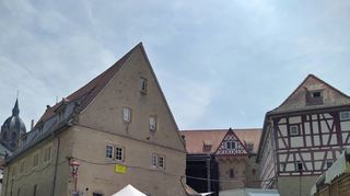 Bis zum 2. Juli wird auf dem Amtshof der Bergsträßer Weinmarkt gefeiert.