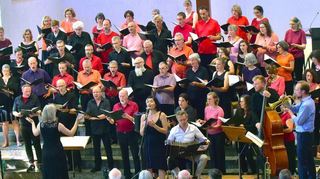 Die Konkordien-Kantorei und das Tangoensemble Gozo unter der Leitung von Heike Kiefner-Jesatko (vorne l.) und Johannes Stange.