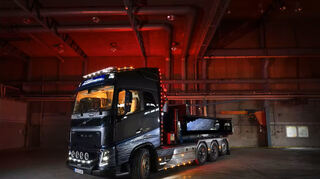 mid Groß-Gerau - Mit einem eigens für Wacken designten Volvo FH Electric lädt Volvo Trucks die Fans des Metal auf dem W:O:A ein, sich von der neuen Elektromobilität im Nutzfahrzeugsektor zu überzeugen.