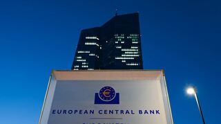 Die Europäische Zentralbank (EZB) untersucht aktuell, wie ein digitaler Euro aussehen könnte. Die Einführung steht wohl frühestens 2028 an.