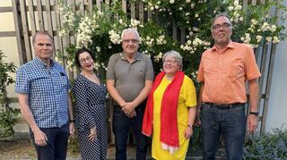 Birgit Grüner (2.v.r.) wurde als FDP-Vorsitzende bestätigt. Unser Bild zeigt sie mit Friedel Drayß (M.), Dr. Klaus Wolff (r.) und dem erweiterten Vorstand.