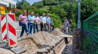 In der Straße „Am Wetzbach“ läuft der Glasfaserausbau.