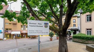Das Umfeld des Hostinné-Platzes kann mit begrünten Sitzgruppen umgestaltet werden.