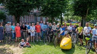 Das kann sich sehen lassen: Bensheim nahm in diesem Jahr zum neunten Mal an der bundesweiten Aktion Stadtradeln teil. Insgesamt traten 1464 Kinder, Jugendliche und Erwachsene für den Klimaschutz und die eigene Gesundheit in die Pedale. Am Samstagvormittag zeichnete Stadträtin Nicole Rauber-Jung die erfolgreichsten Stadtradler auf der Wiese am Bensheimer Rathaus aus.