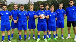 Nach namhaften Abgängen können sich einige der Olympia-Neuzugänge Hoffnungen auf einen Stammplatz machen: (von links) Emre Gözübüyük, Louis Menges, Jannik Miadok, Tim Prosser, Hanifi Durak, Mick Schumacher, Philipp Klein, Mikkail Bajrami mit dem neuen Trainer Marius Döll.