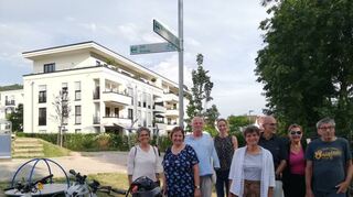 Die Bensheimer Grünen trafen sich am Euler-Gelände zu einem Ortstermin. Anlass war der neue Radweg durch das Viertel.