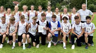 Die Mädchen des AKG triumphierten bei der Hessenmeisterschaft und lösten das Ticket nach Berlin, die Jungen kamen auf den zweiten Platz.