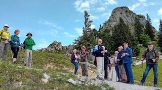 Die Einhäuser Naturfreunde am 1548 Meter hohen Schrödelstein in den bayerischen Alpen.