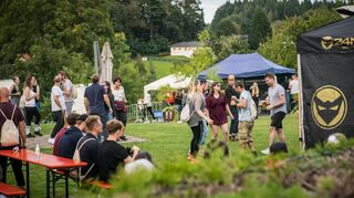 Partyfeeling inmitten der Odenwälder Landschaft: Zum vierten Mal findet am Samstag der Schutzwald_Rave auf der Juhöhe bei Mörlenbach statt.