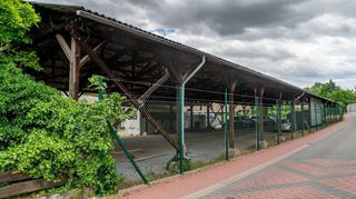 Im Bereich der früheren Holzhandlung am Wingertsberg soll ein neues Wohngebiet mit Doppel-, Reihen und Mehrfamilienhäusern entstehen. Die Stadtverordneten wollen die Aufstellung eines Bebauungsplans auf den Weg bringen.