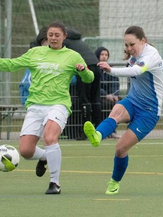 FSG-lerin Angelique Danzberger (re.) ist schon lange erfolgreich im Frauenfußball aktiv.