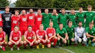 Der VfR Fehlheim (grün) und die TSV Auerbach (rot) lieferten sich in Gronau ein packendes Endspiel um die Bensheimer Fußball-Stadtmeisterschaft, das der VfR knapp mit 3:2 für sich entschied.